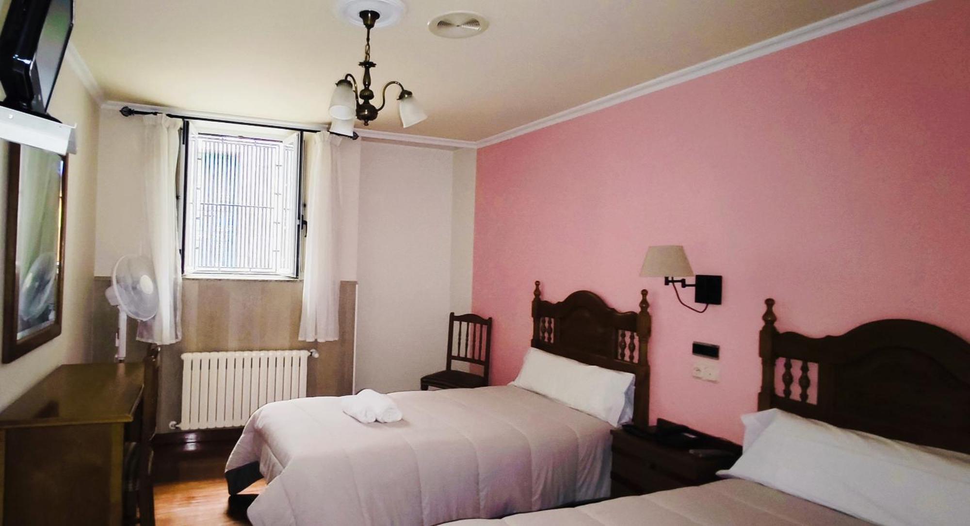 Pico Sacro I Hostal-Pension Santiago De Compostela Værelse billede